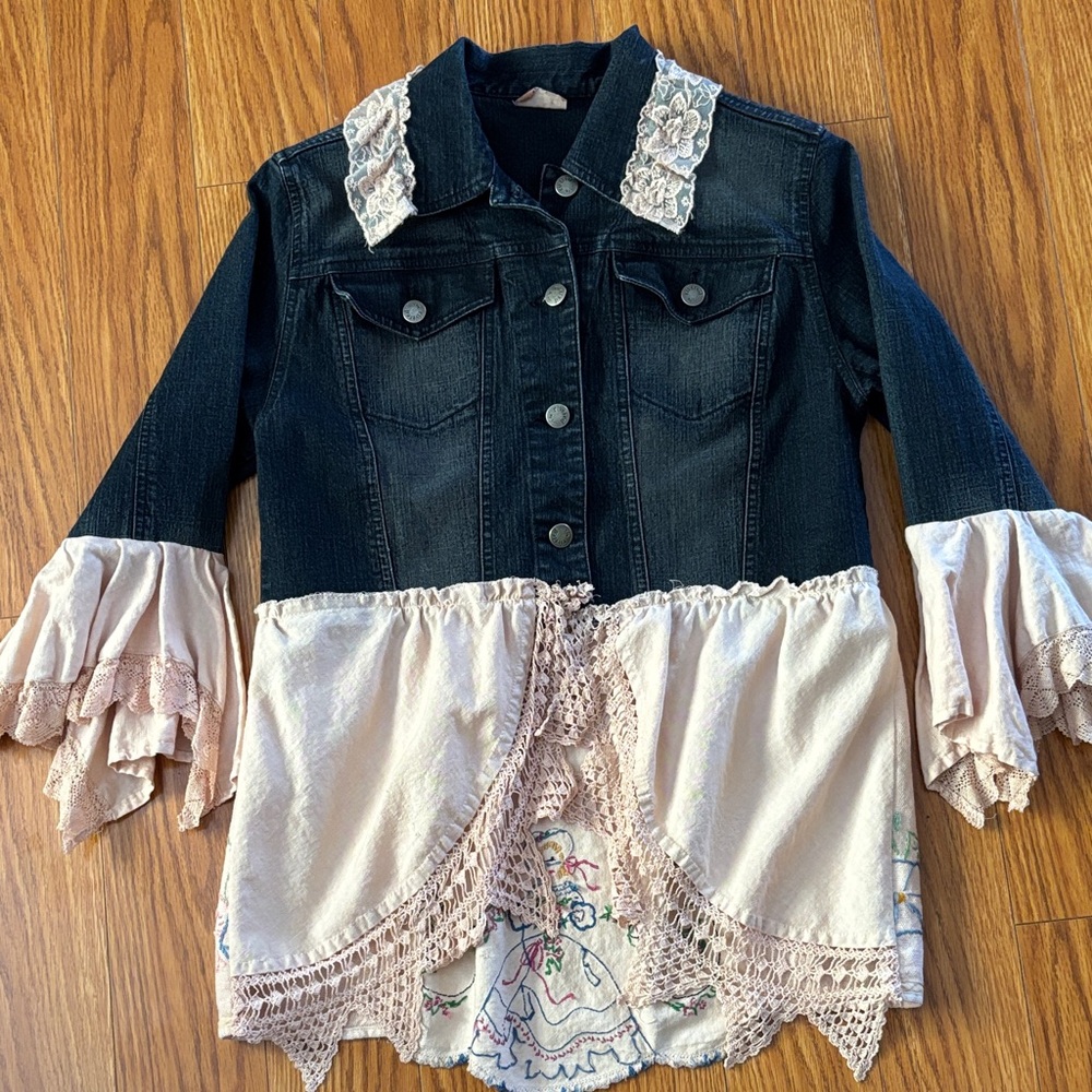 BOUTIQUE ONE-OF-A-KIND * EMBROIDERY & LACE DENIM JEAN JACKET